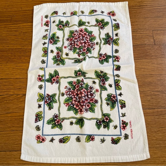 Floral and Leaf Patterned Hand Towels - Picture 8 of 9